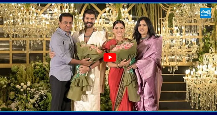 విరోష్ రిసెప్షన్‌లో రాజకీయ నాయకులు