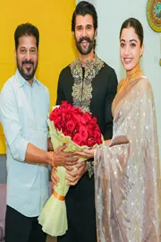 Telangana CM Revanth Reddy visitsTollywood hero Vijay devarakonda home4