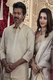 Vijay and trisha video goes viral ahead divorce issue with wife5