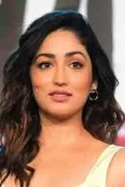 Yami Gautam Clarity about Liking Reel tha Criticizing Kriti Sanon4