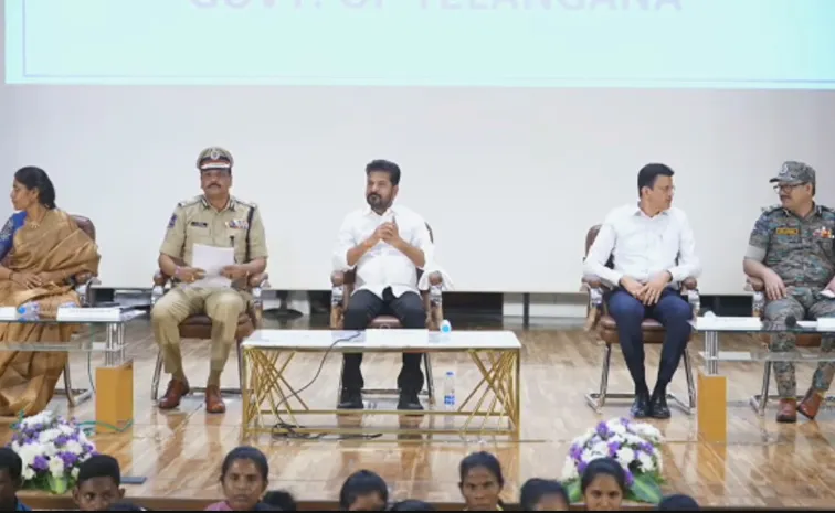 సీఎం రేవంత్‌ సమక్షంలో వందకు పైగా మావోయిస్టుల లొంగుబాటు