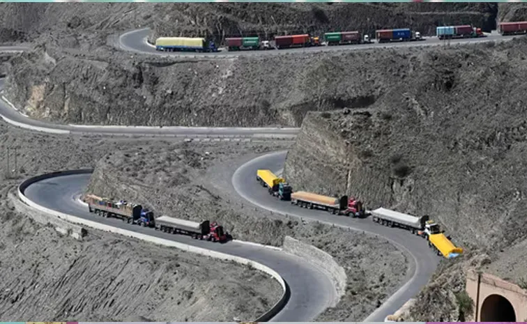 పాకిస్తాన్‌లో పేలిన ‘పెట్రో’ ధరల బాంబు