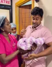 Chennai doctor hands newborn to nervous father Goes Viral