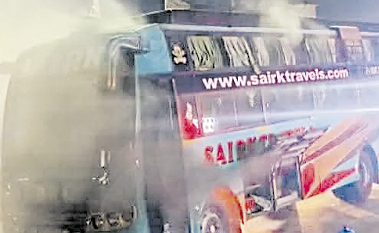 ప్రైవేట్‌ ట్రావెల్స్‌ బస్సులో మంటలు