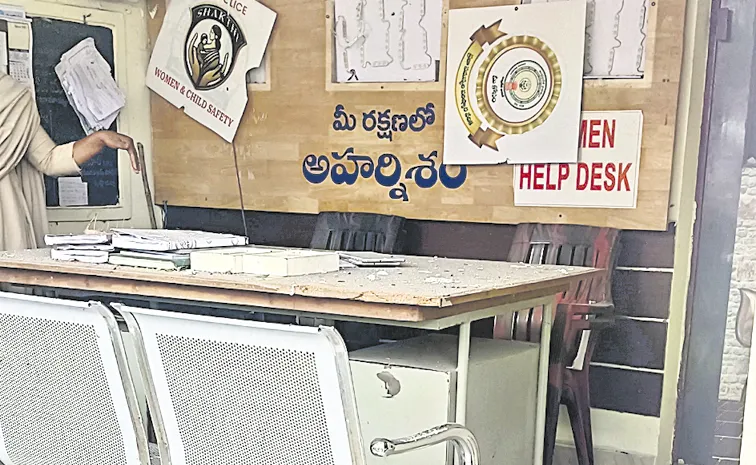 చల్లపల్లి పోలీస్‌స్టేషన్‌లో భారీ విస్ఫోటనం