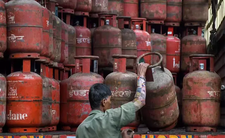 India LPG Consumption Hits 21 Month Low as Petrol Diesel Sales Record Highs1