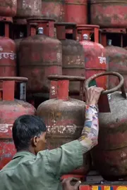 India LPG Consumption Hits 21 Month Low as Petrol Diesel Sales Record Highs