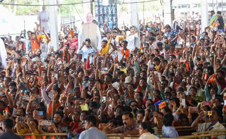 450 BJP workers lose phones at Modi's own rally