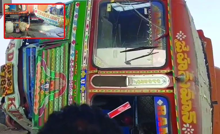 కీసర టోల్‌ ప్లాజా దగ్గర ఘోర రోడ్డు ప్రమాదం 