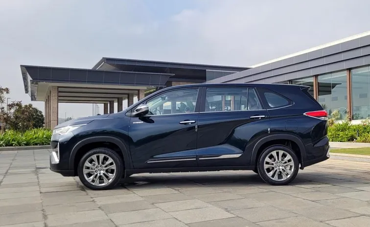 Toyota Innova HyCross Crosses 2 Lakh Sales Milestone in India1