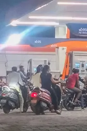 Petrol two Wheelers Cant Be Registered In Delhi From 2028