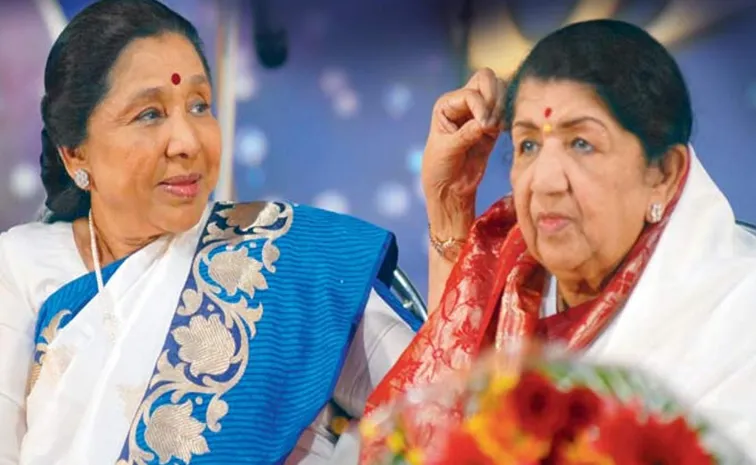 Legendary Singer Asha Bhosle And Lata Mangeshkar Bonding