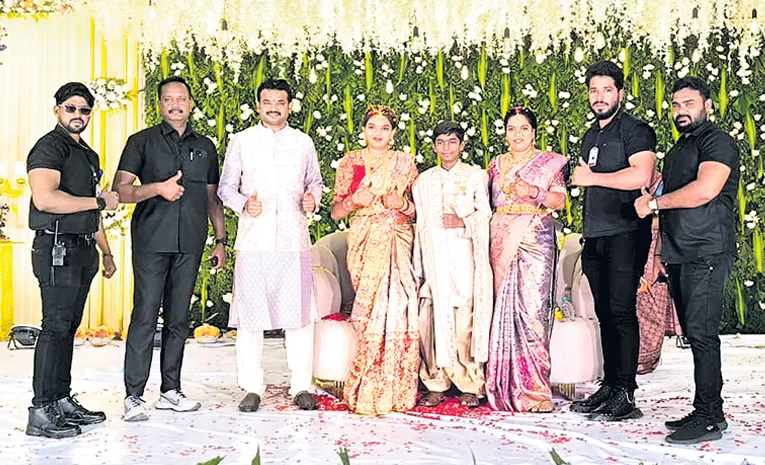 Telangana: వేడుక ఏదైనా.. బౌన్సర్‌ పక్కా! 