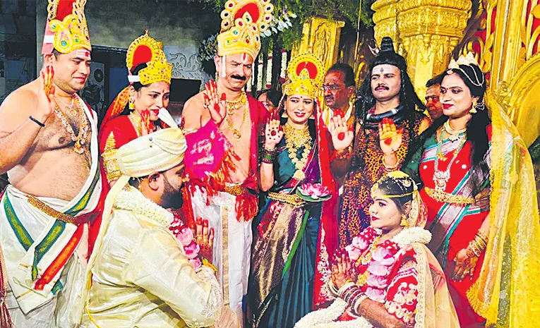 Rare Scene At Adilabad Wedding Leaves Guests Mesmerized