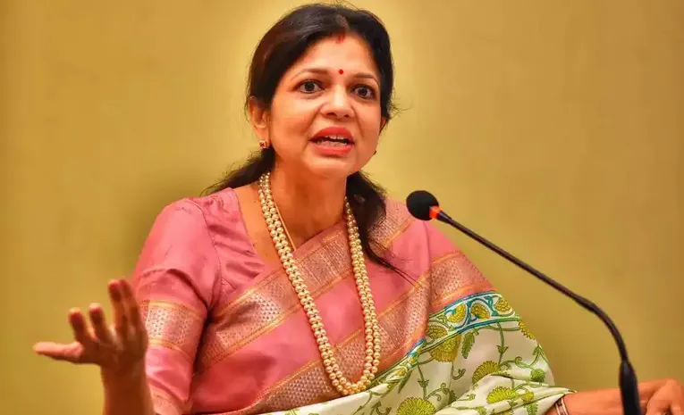 కోడలికి వ్యతిరేకంగా మామ ప్రచారం