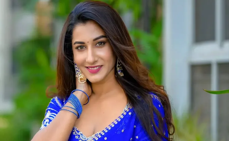 విష్ణు ప్రియ వివాదం.. మొహం చాటేసిన యాంకర్..!