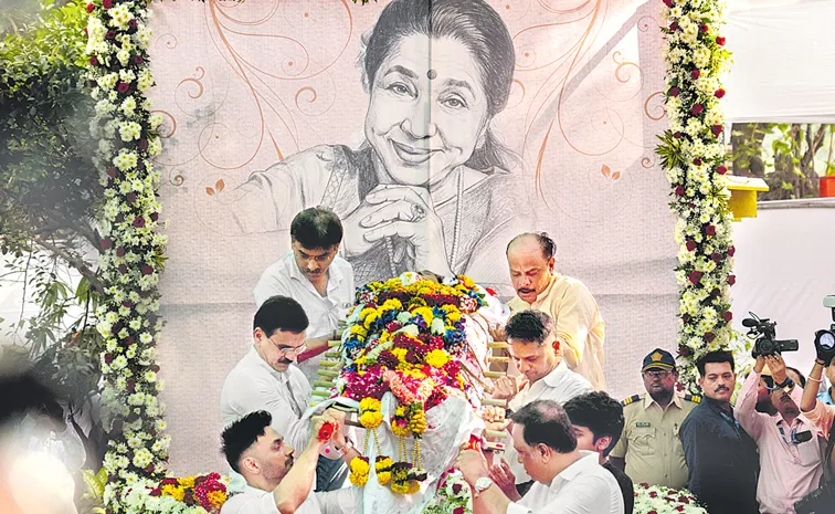 Asha Bhosle Funeral Held by Maharashtra govt honors