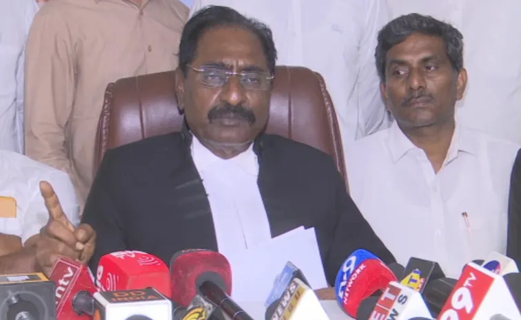 పోలీసులు చట్టాన్ని ఫాలో కావడం లేదు: పొన్నవోలు