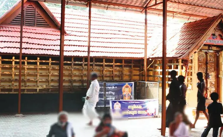 రాజవంశీకుడినని నమ్మించి.. పొద్దున్నే భక్తులకు షాక్!