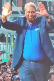 HCL employee asks appraisal to CEO dancing on stage at anniversary event