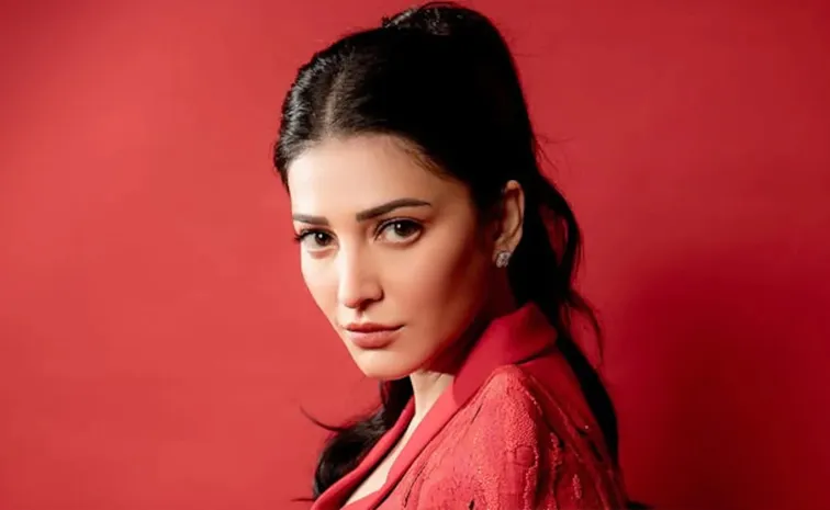 Kollywood actress Shruthi Haasan angry about calling him as mumma