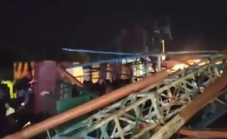 Swing ride collapses at Chait Barni Fair in UP