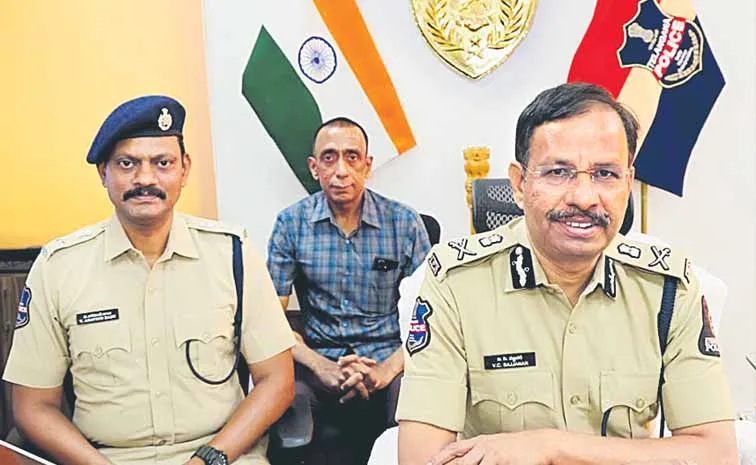 Bank officials support cyber criminals