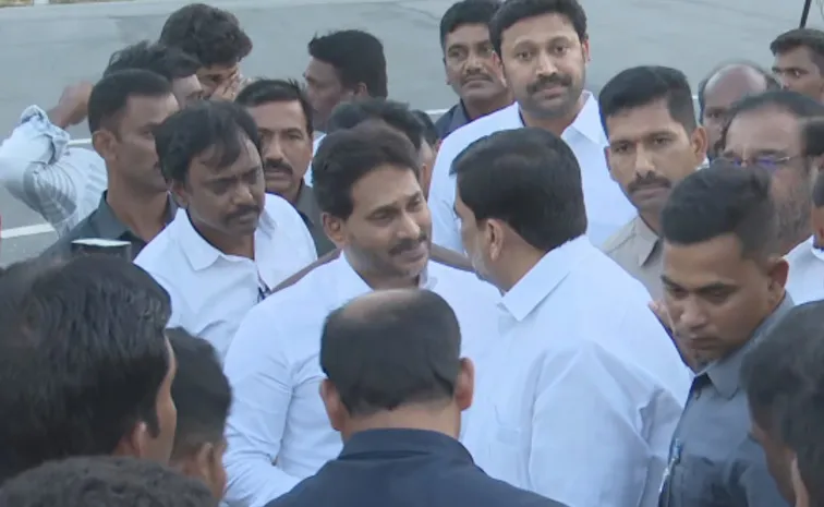 YSRCP Chief YS Jagan Arrives in Pulivendula