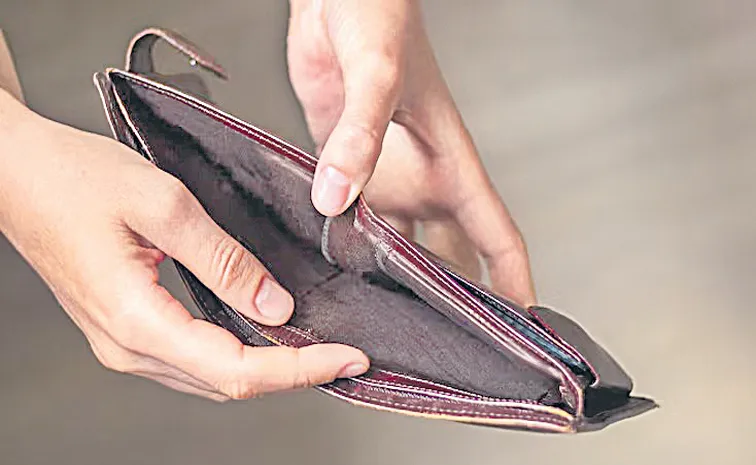 ఆ ఉద్యోగులకు ఈ నెల వేతనాల్లేవ్‌!