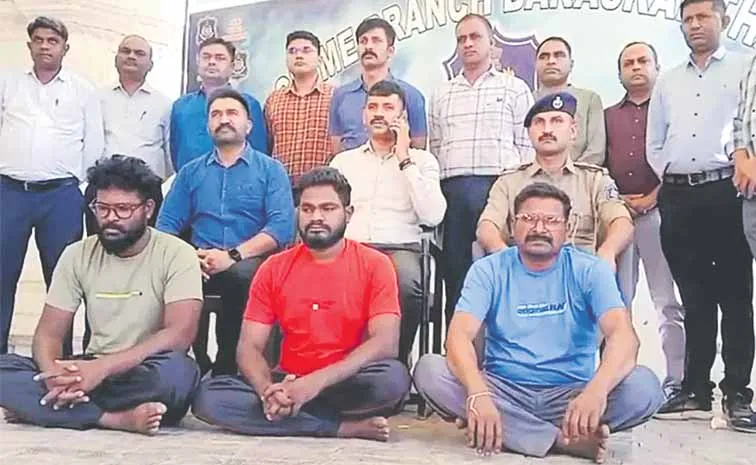 మురుగన్‌ మళ్లీ చిక్కెన్‌!