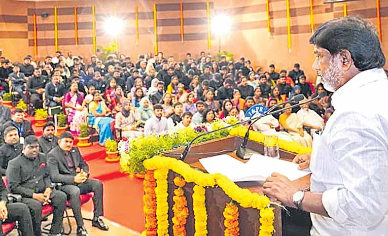 Deputy CM Bhatti Vikramarka with Group 1 officers