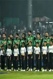 Pakistan Star Switches To England