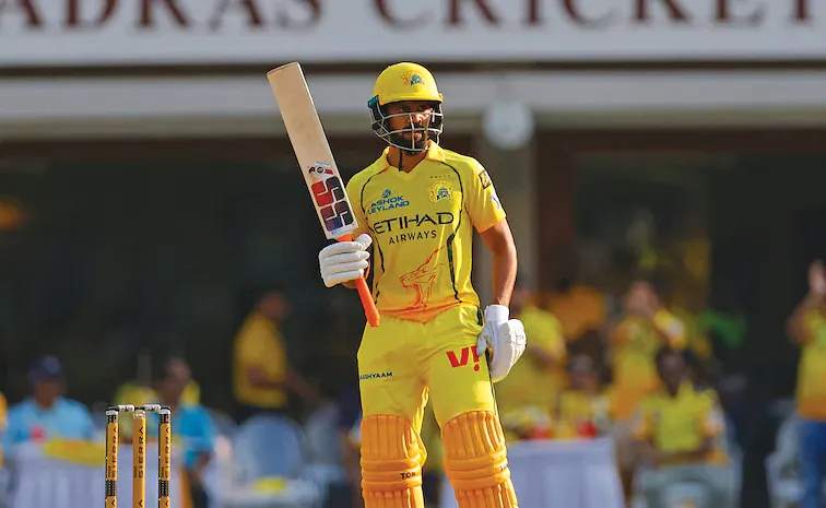 Ruturaj Gaikwad Bats All 20 Overs,Gujarat Titans need 159 to win