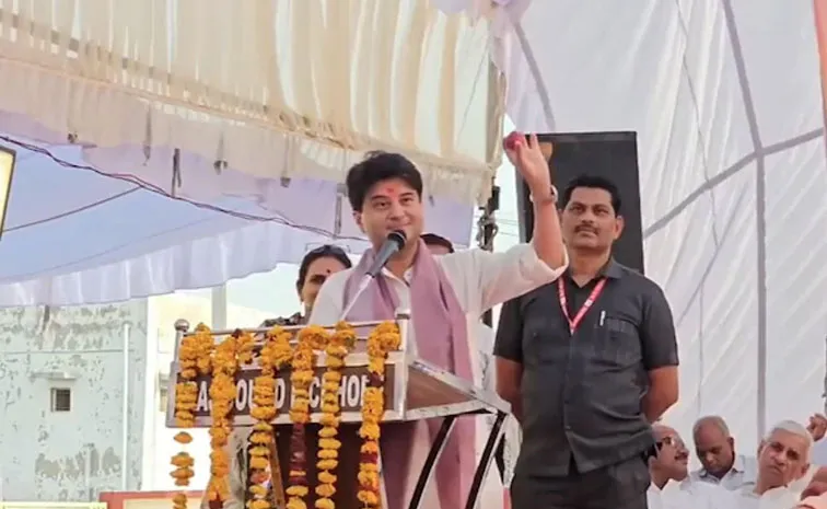 Keep Onion In Your Pocket: Jyotiraditya Scindia Summer Advice3