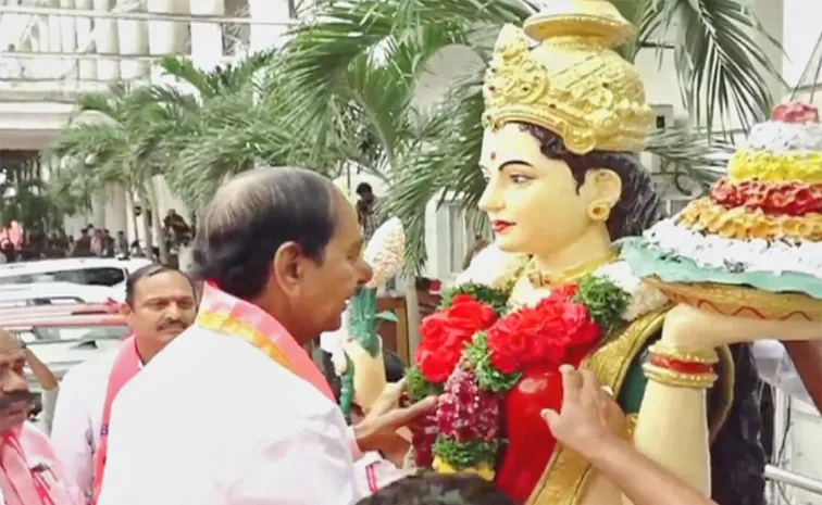 BRS Chief KCR At Telangana Bhavan