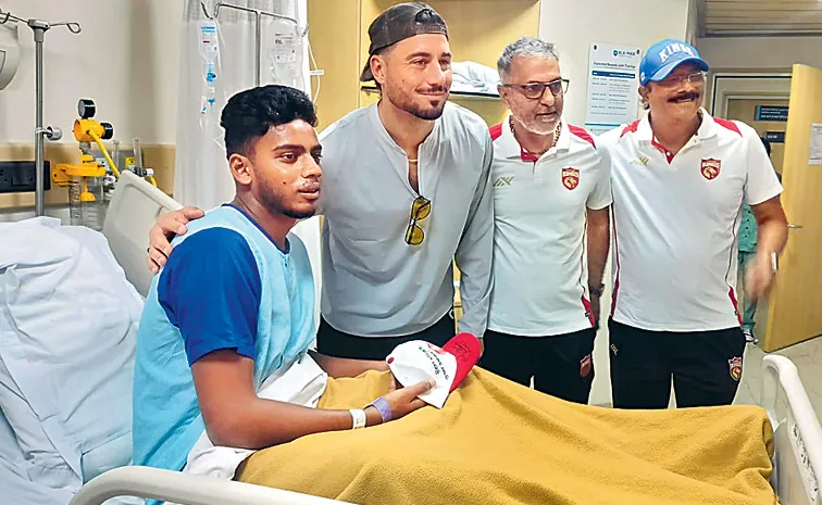 Marcus Stoinis Says Sorry To DC Net Bowler As His Shot Hits Player