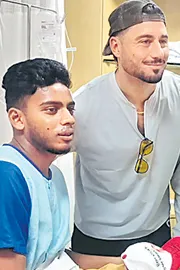 Marcus Stoinis Says Sorry To DC Net Bowler As His Shot Hits Player