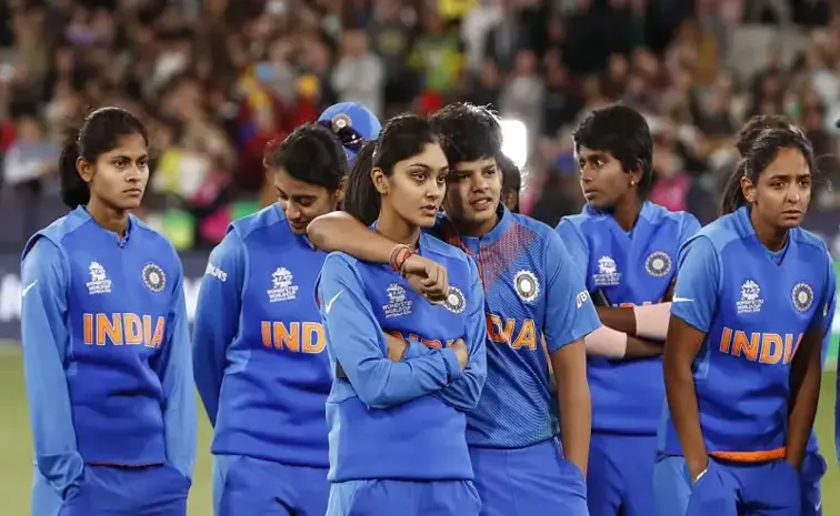Indian Women's Team Lost final T20I Of South Africa Series3