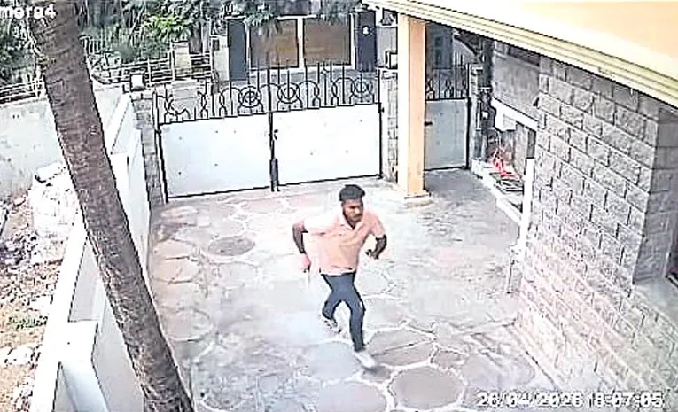 Policemen chased a thief for five hours and finally caught him