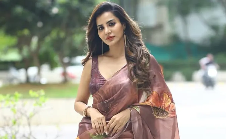 Ashu Reddy Move To Telangana High Court For Quash FIR Copy