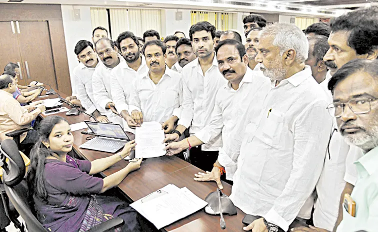  YSRCP Panchayat Raj demand on MGNREGS workers payment