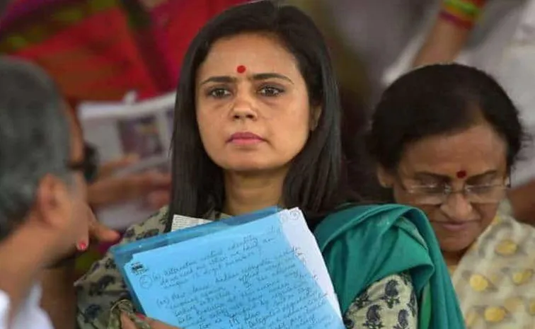 టీ కొట్టు మూయించిన ‘చాయ్‌వాలా’.. మహువా సెటైర్లు