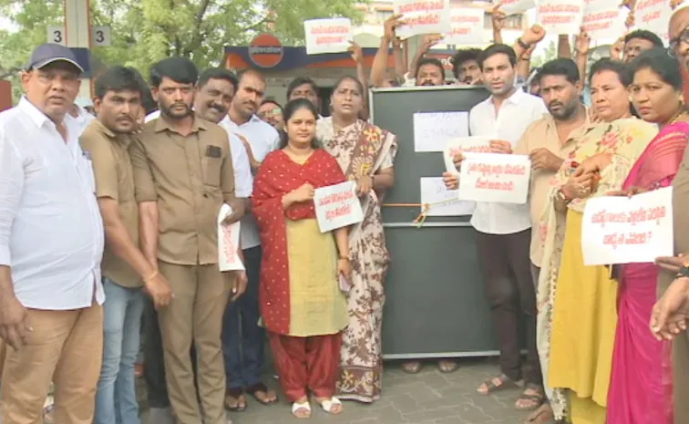 కూటమి మొద్దు నిద్ర.. పెట్రోల్‌ బంకుల వద్ద వైఎస్సార్‌సీపీ నేతల నిరసనలు