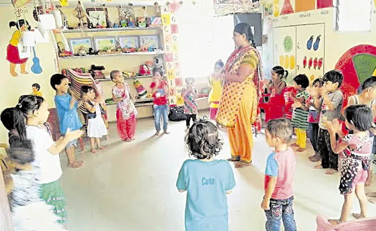 అంగన్‌వాడీలకు సెలవుల సంగతేంటి?