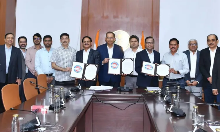 మెట్రోను స్వాధీనం చేసుకున్న ‍ప్రభుత్వం