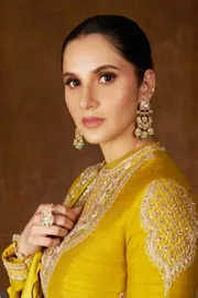 Standing fighting trying She is Me: Sania Mirza Emotional Viral