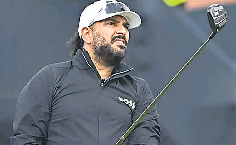 Yuvraj participated in the jersey launch of the 10 IGPL franchises3