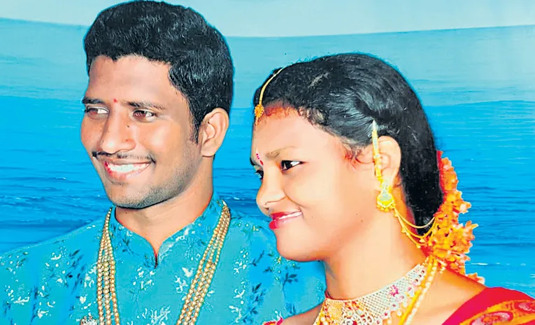 పసిపాపను అనాథ చేసి దంపతుల బలవన్మరణం 