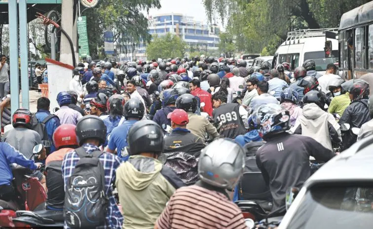 ఉద్యోగులందరికీ వారానికి 2 రోజుల చొప్పున సెలవులు