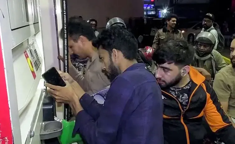 Petrol near PKR 459litre triggers in Pakistan2